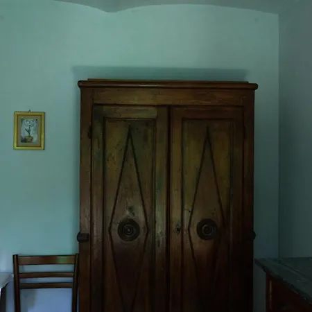 La Finestra Sul Bosco 住宿加早餐酒店 Serralunga di Crea